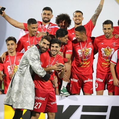 جشن قهرمانی پرسپولیس/ لحظه بالا بردن جام +ویدئو