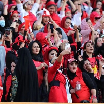 بانوان هوادار پرسپولیس در ورزشگاه آزادی +ویدئو