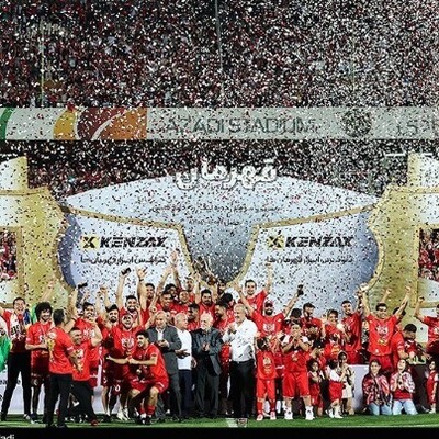 (فیلم) جشن قهرمانی پرسپولیس در کف خیابانهای تهران با انفجار شور و هیجان جوانان علاقمند به فوتبال