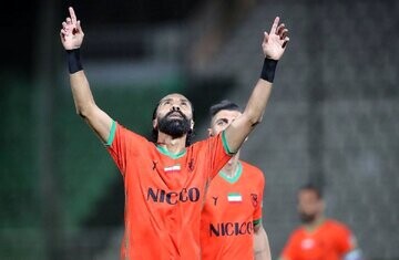 مورد عجیب فرشید باقری مقابل پرسپولیس/ فریاد زدن عشقش به استقلال با دستبند آبی!